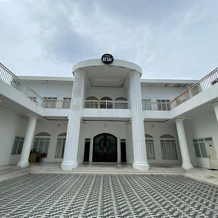 Surakarta  Griya Rw Family Guest House Redpartner מראה חיצוני תמונה