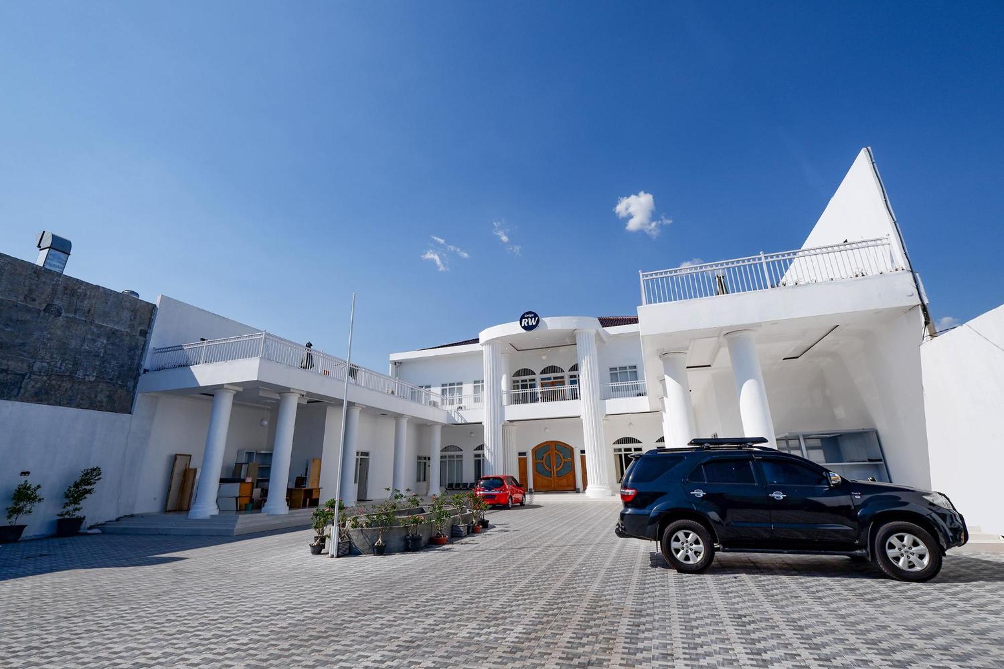 Surakarta  Griya Rw Family Guest House Redpartner מראה חיצוני תמונה