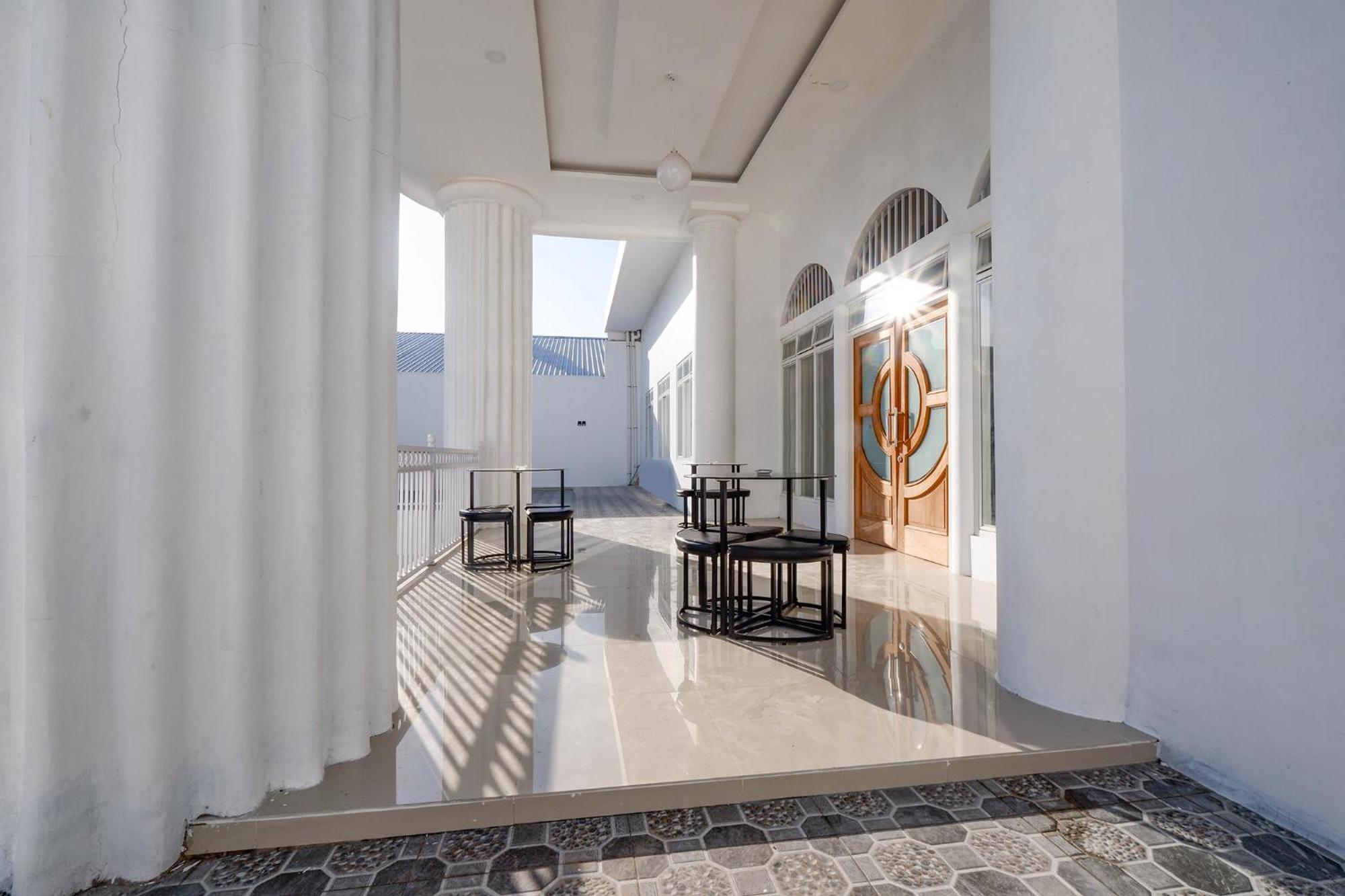 Surakarta  Griya Rw Family Guest House Redpartner מראה חיצוני תמונה
