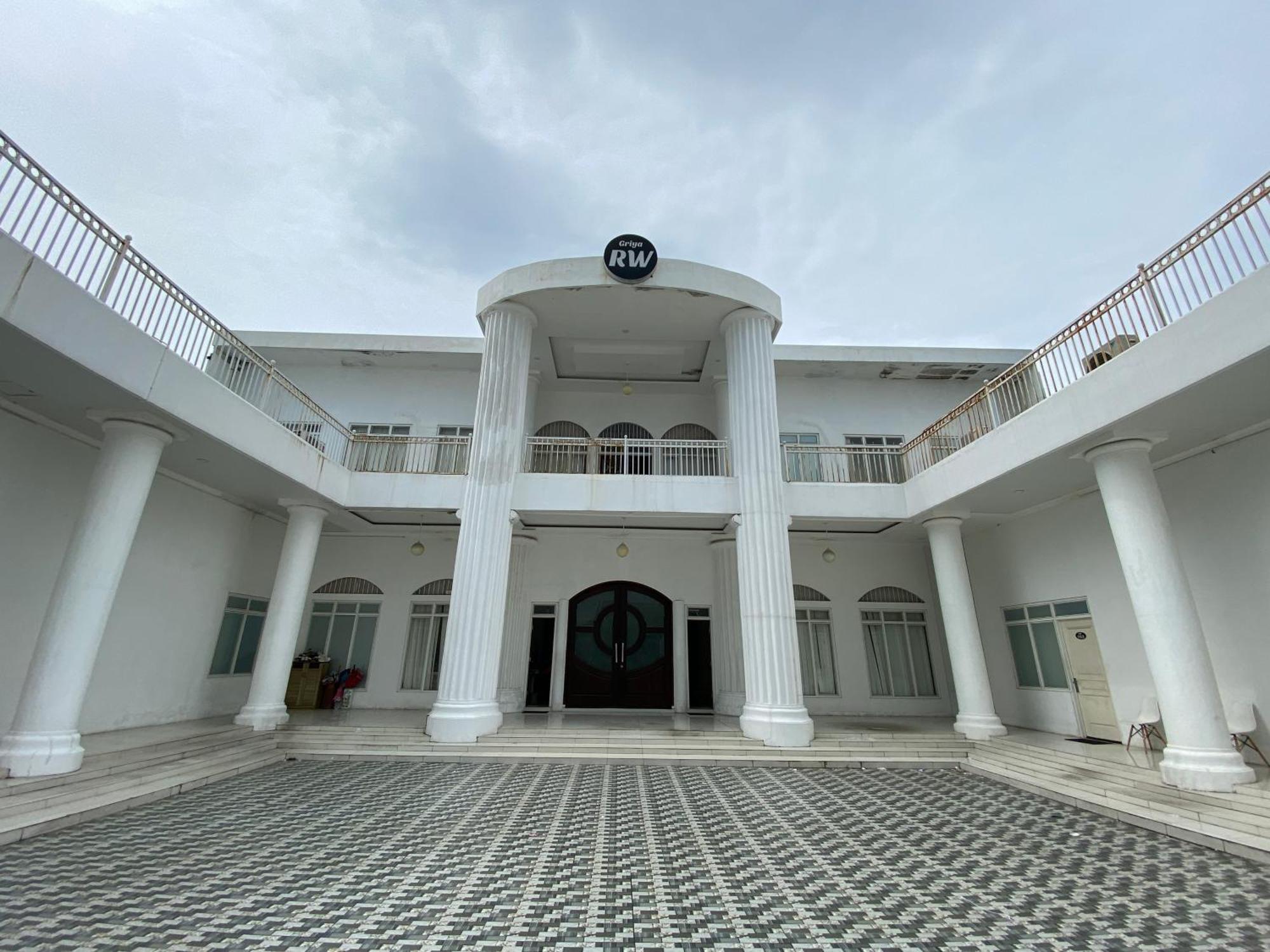 Surakarta  Griya Rw Family Guest House Redpartner מראה חיצוני תמונה