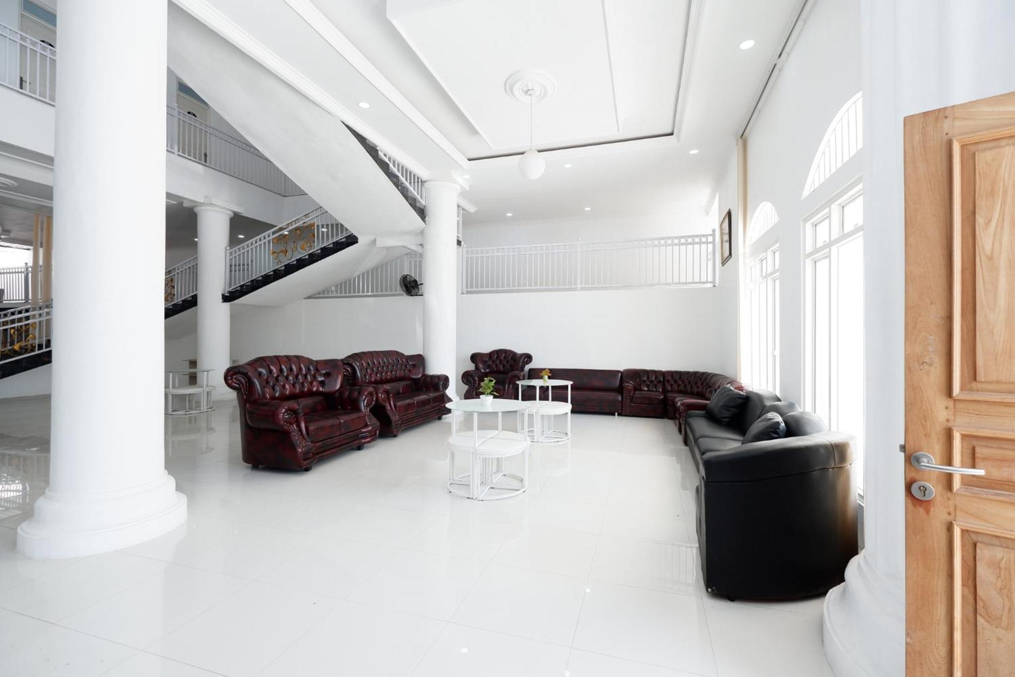 Surakarta  Griya Rw Family Guest House Redpartner מראה חיצוני תמונה