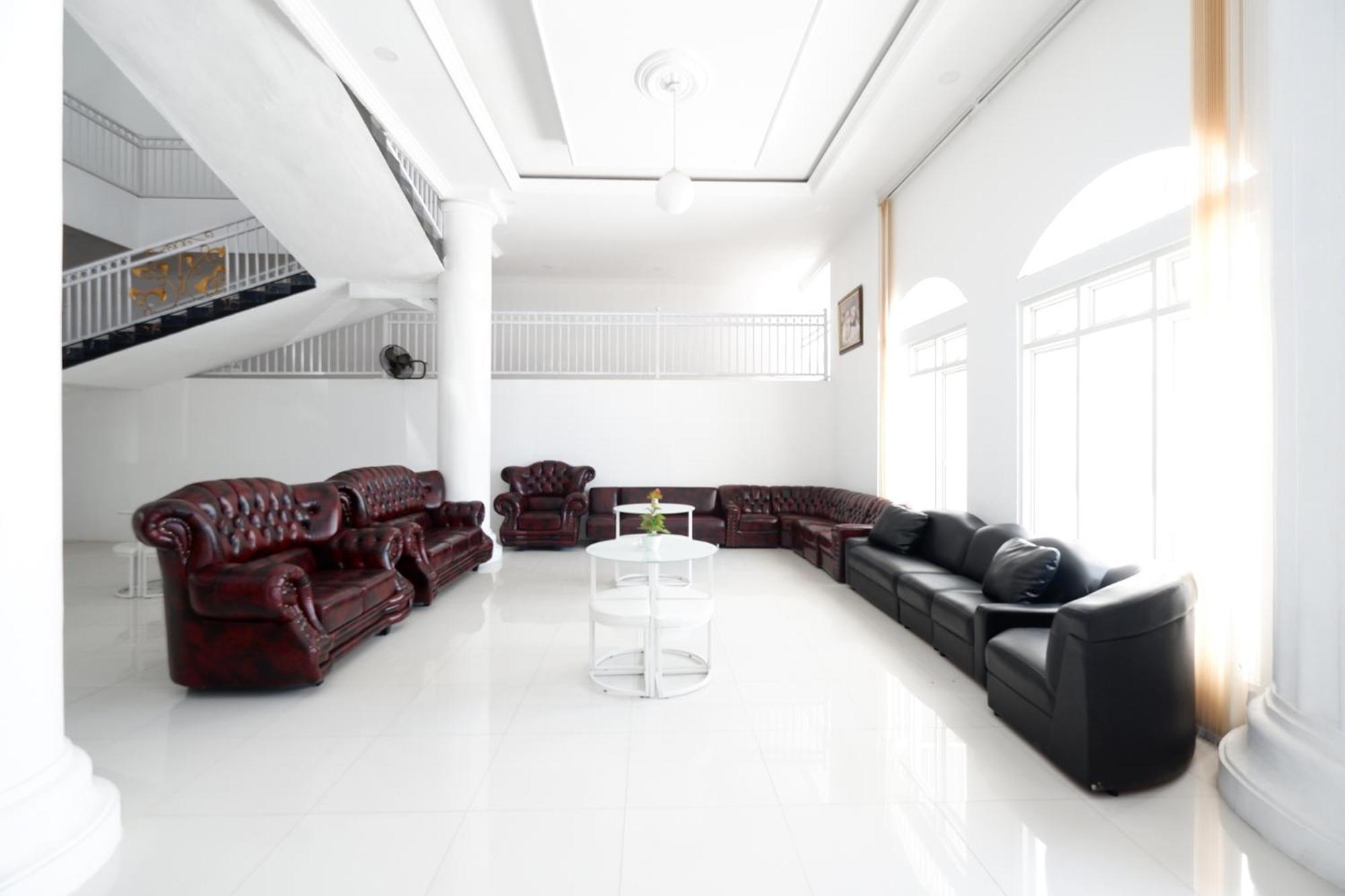 Surakarta  Griya Rw Family Guest House Redpartner מראה חיצוני תמונה