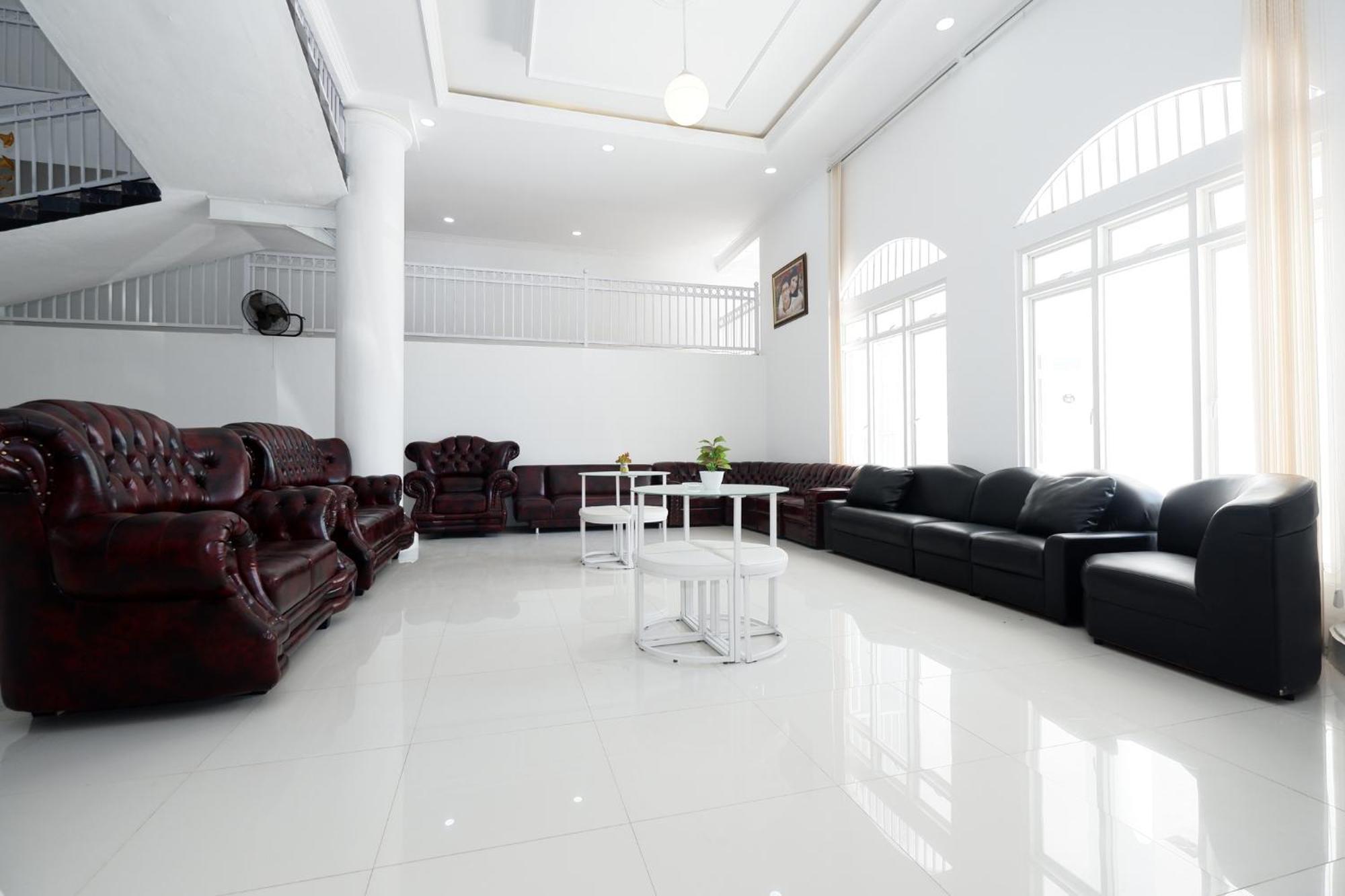 Surakarta  Griya Rw Family Guest House Redpartner מראה חיצוני תמונה