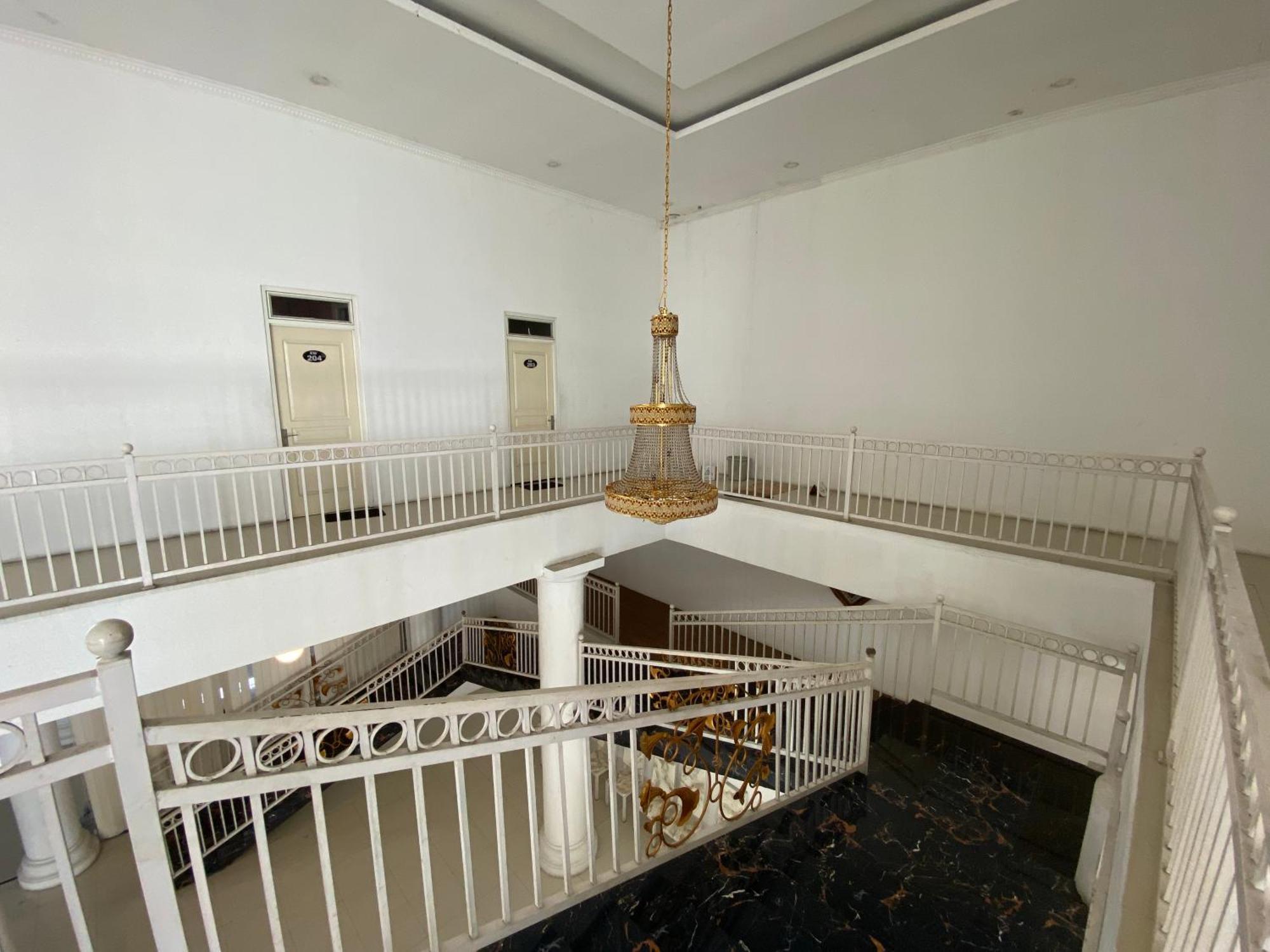 Surakarta  Griya Rw Family Guest House Redpartner מראה חיצוני תמונה