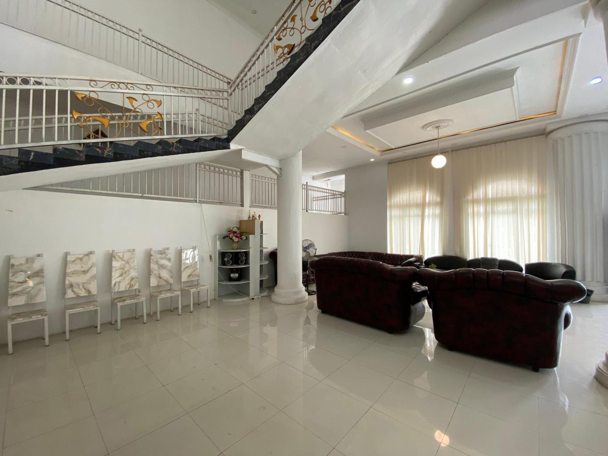 Surakarta  Griya Rw Family Guest House Redpartner מראה חיצוני תמונה
