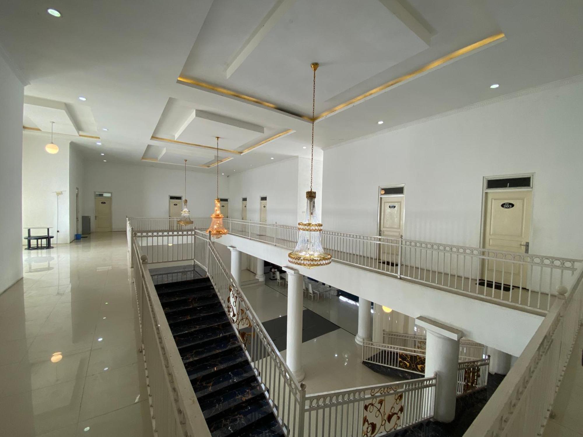 Surakarta  Griya Rw Family Guest House Redpartner מראה חיצוני תמונה