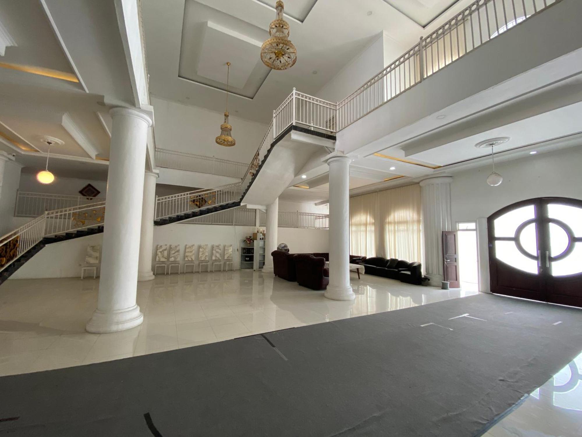 Surakarta  Griya Rw Family Guest House Redpartner מראה חיצוני תמונה