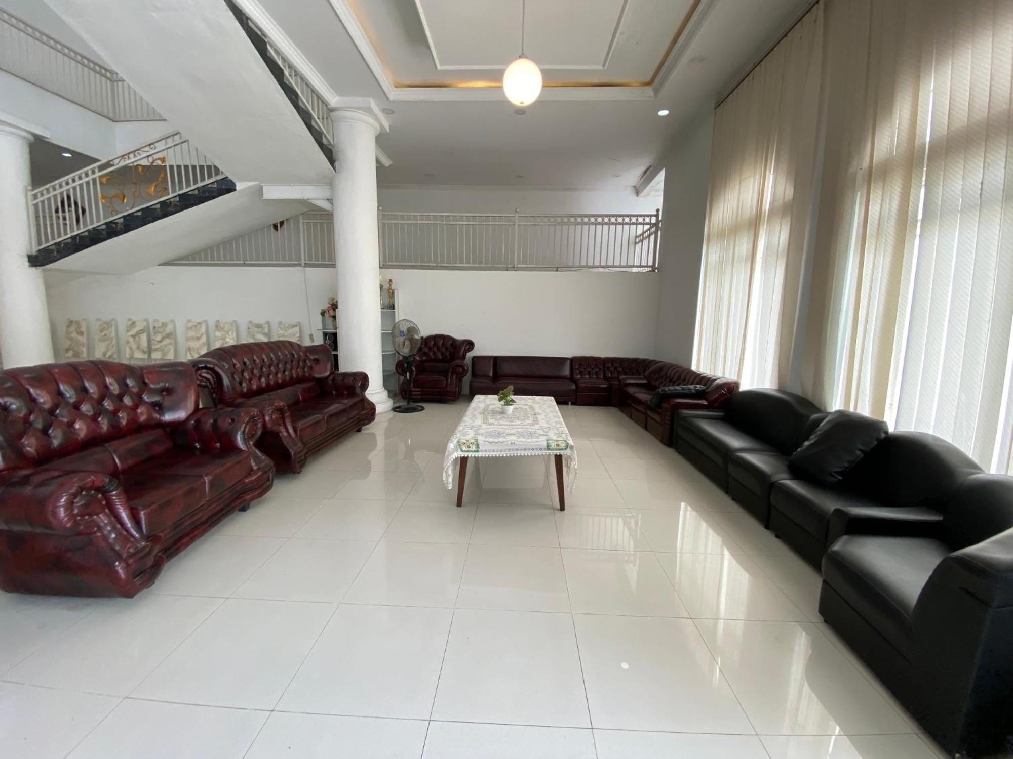 Surakarta  Griya Rw Family Guest House Redpartner מראה חיצוני תמונה