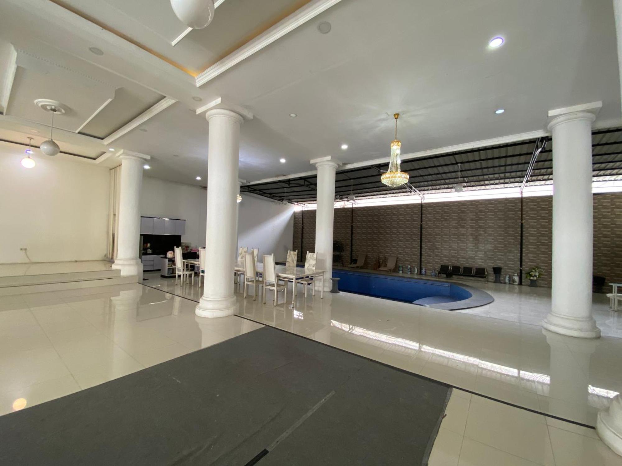 Surakarta  Griya Rw Family Guest House Redpartner מראה חיצוני תמונה