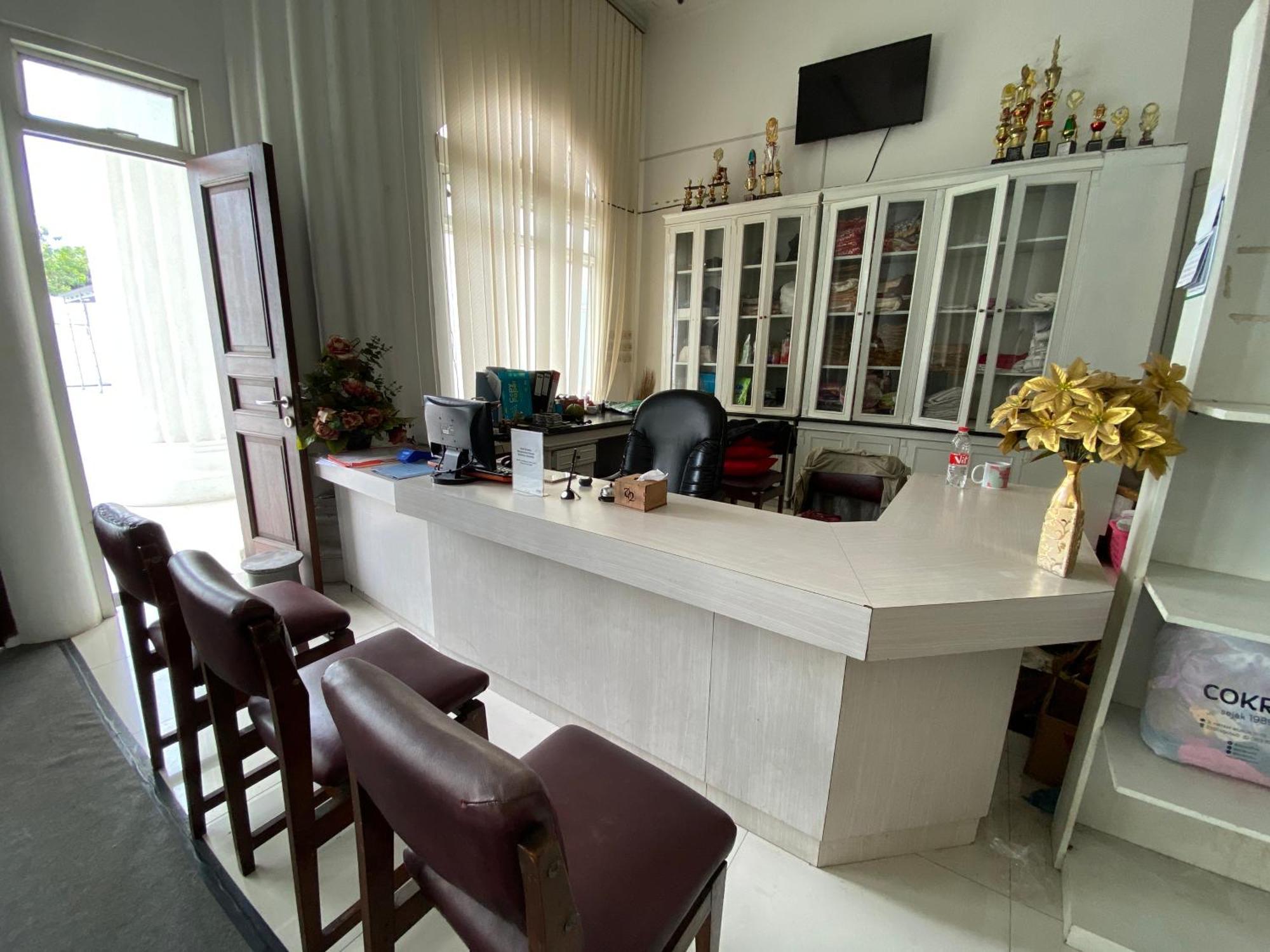 Surakarta  Griya Rw Family Guest House Redpartner מראה חיצוני תמונה