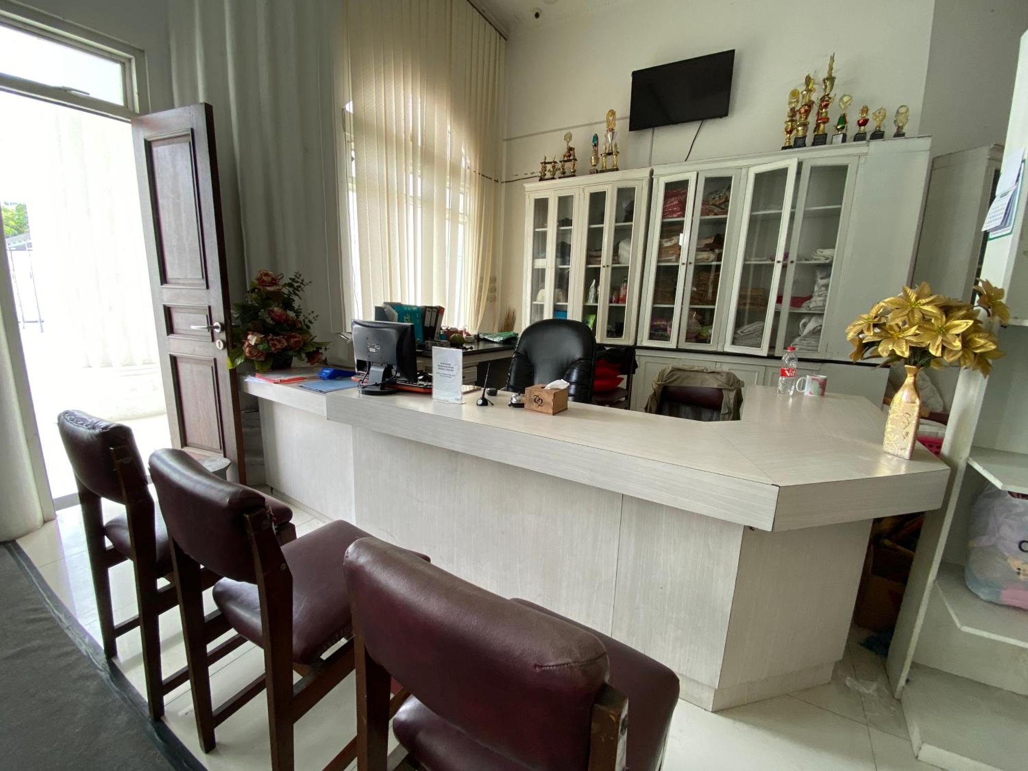 Surakarta  Griya Rw Family Guest House Redpartner מראה חיצוני תמונה