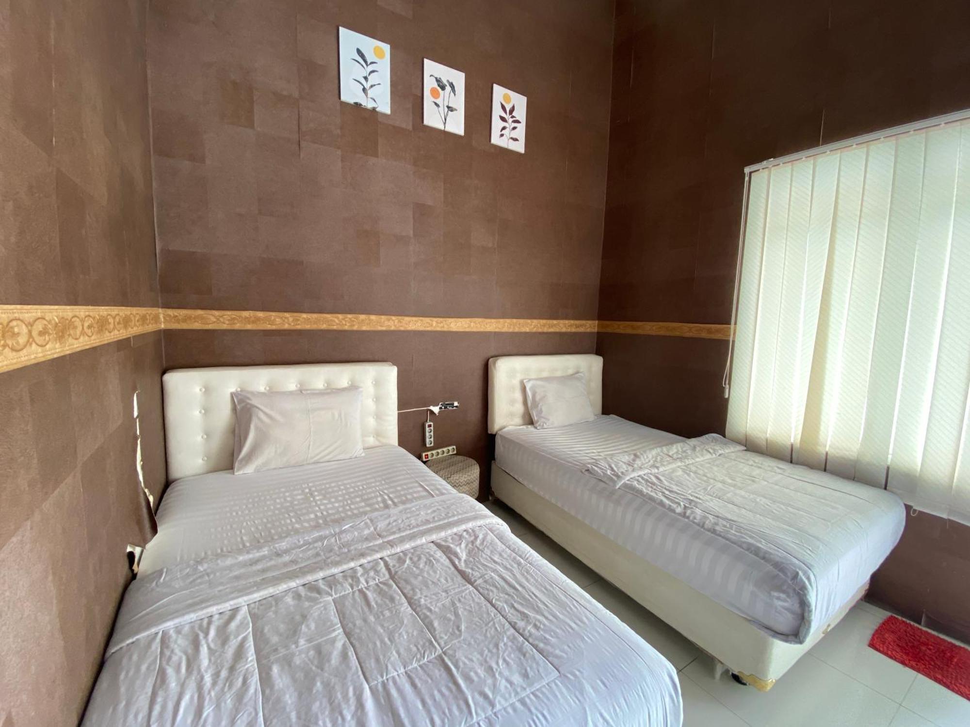 Surakarta  Griya Rw Family Guest House Redpartner מראה חיצוני תמונה