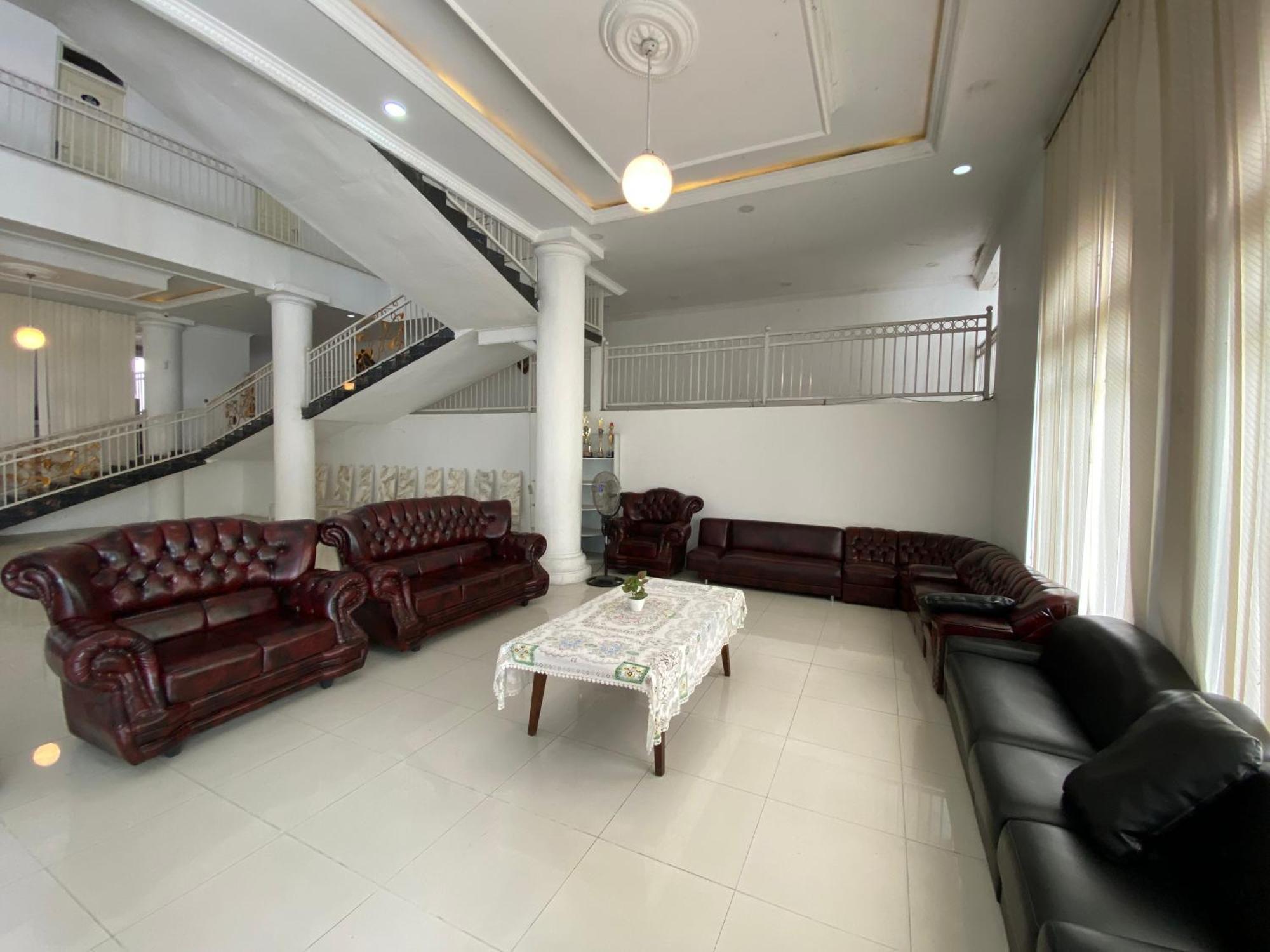Surakarta  Griya Rw Family Guest House Redpartner מראה חיצוני תמונה