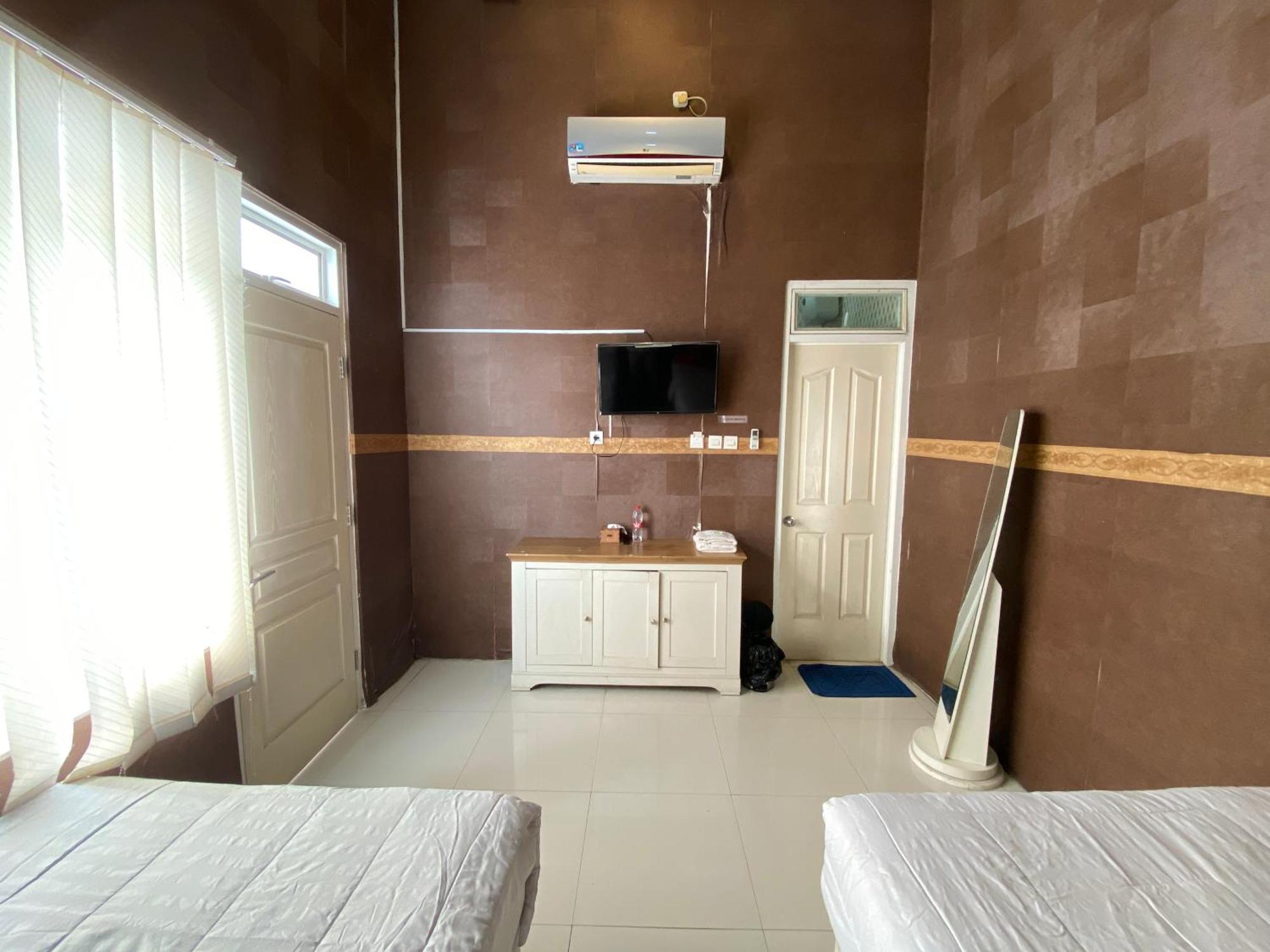 Surakarta  Griya Rw Family Guest House Redpartner מראה חיצוני תמונה