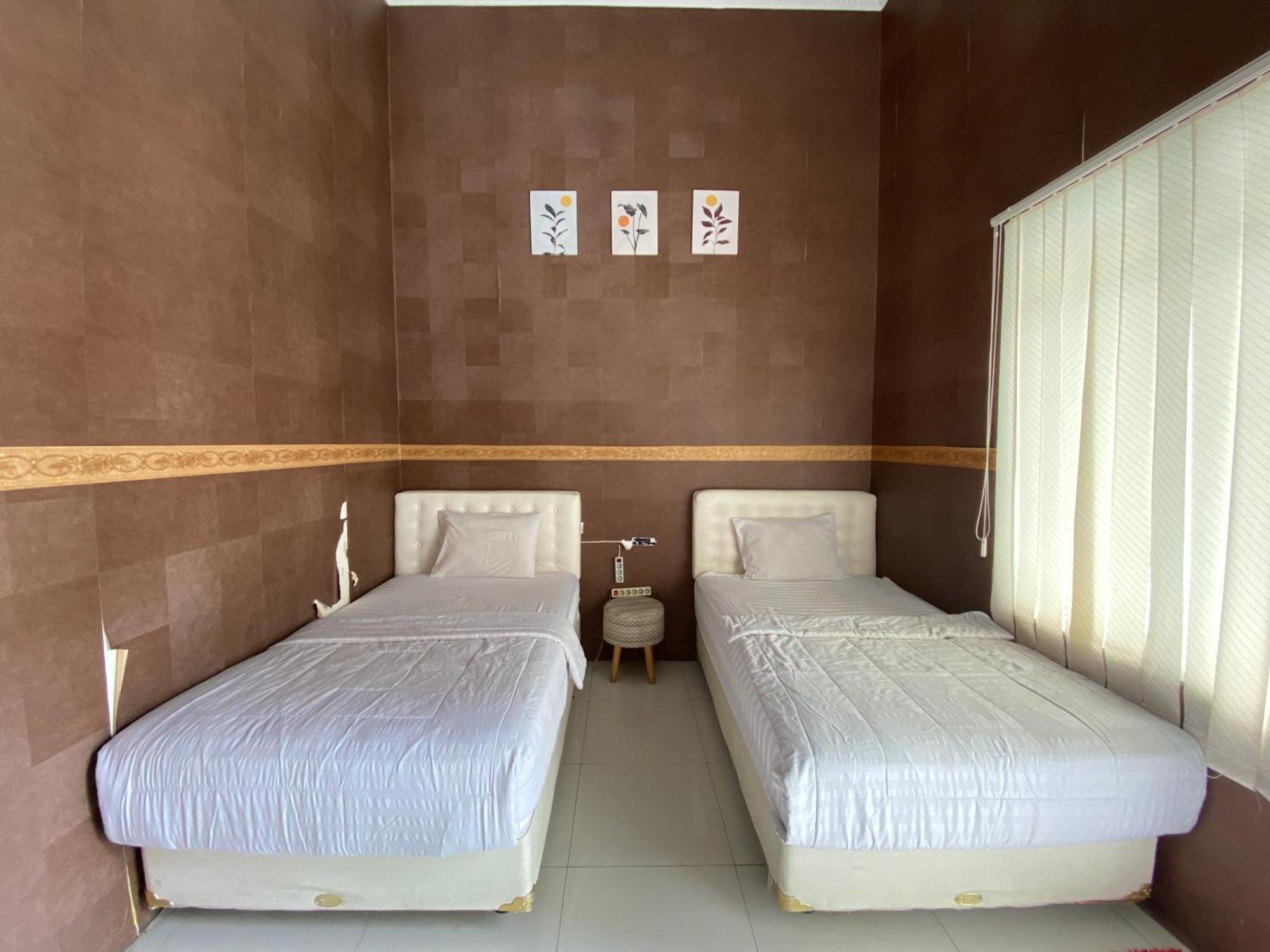 Surakarta  Griya Rw Family Guest House Redpartner מראה חיצוני תמונה
