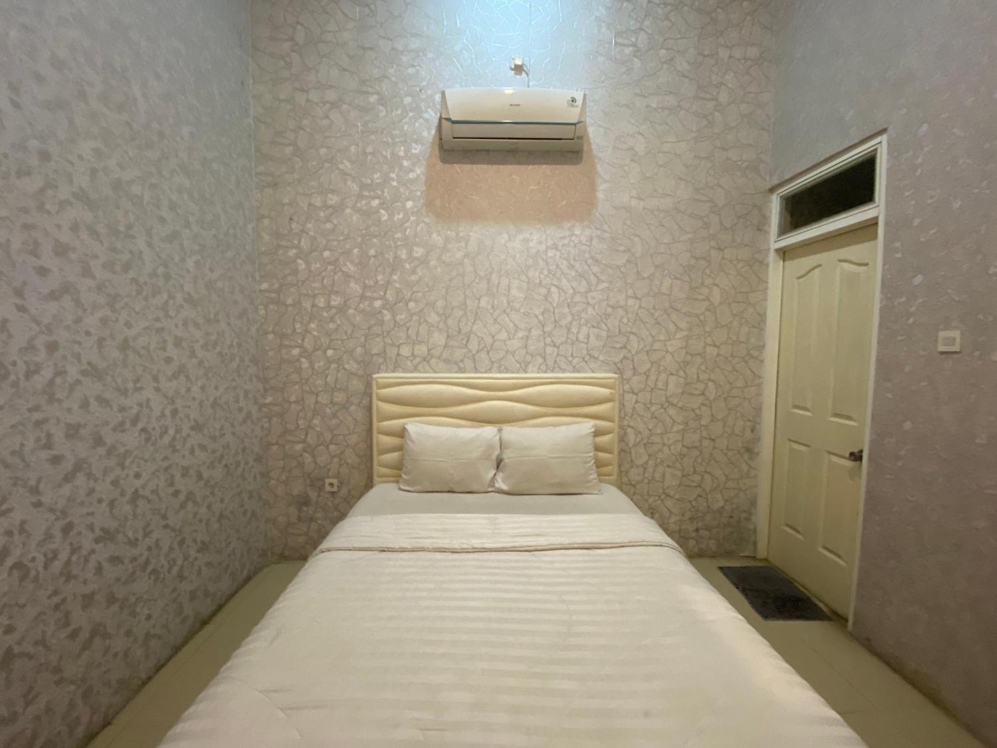 Surakarta  Griya Rw Family Guest House Redpartner מראה חיצוני תמונה